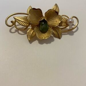 Vintage style gold color broach with Green stone